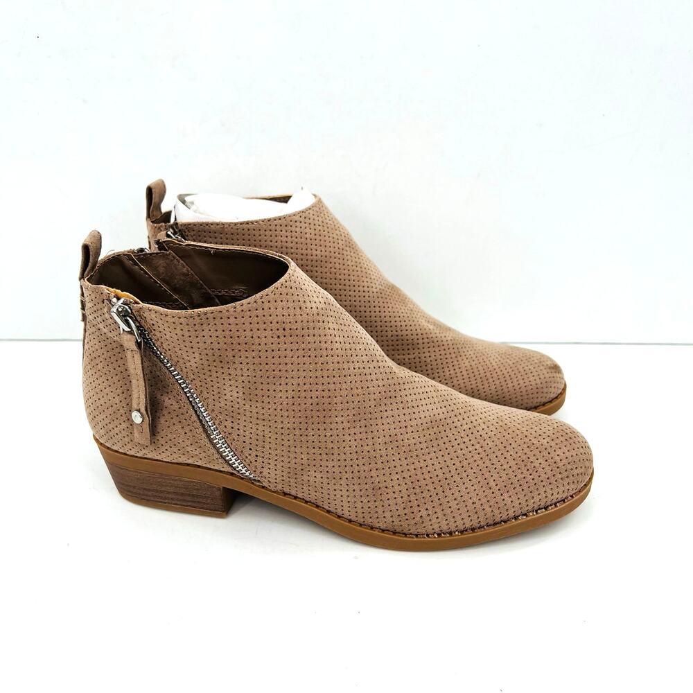 NWOT Dolcetta Daria women’s perforated faux suede side zip booties ankle boots